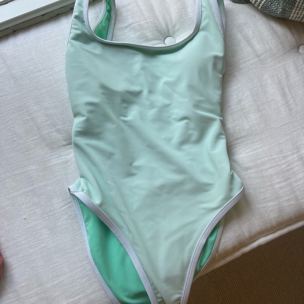 Lainsnow women’s swimsuit size small color is mint